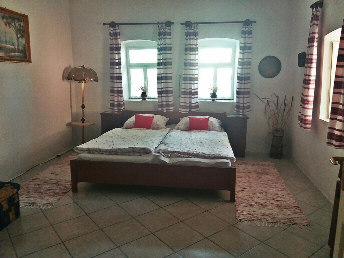 Arpad Nyaralohaz Villa Sarud Luaran gambar
