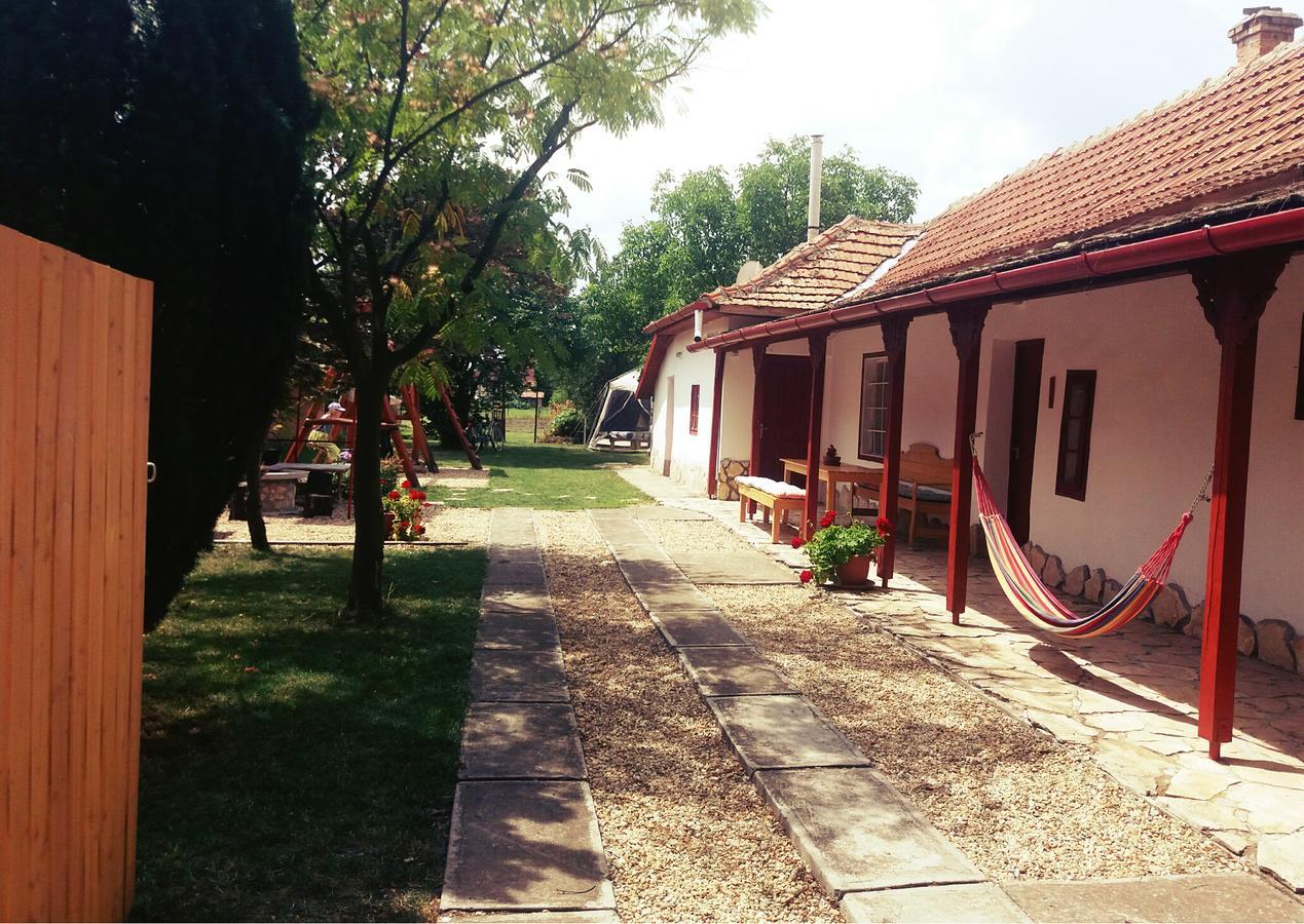 Arpad Nyaralohaz Villa Sarud Luaran gambar
