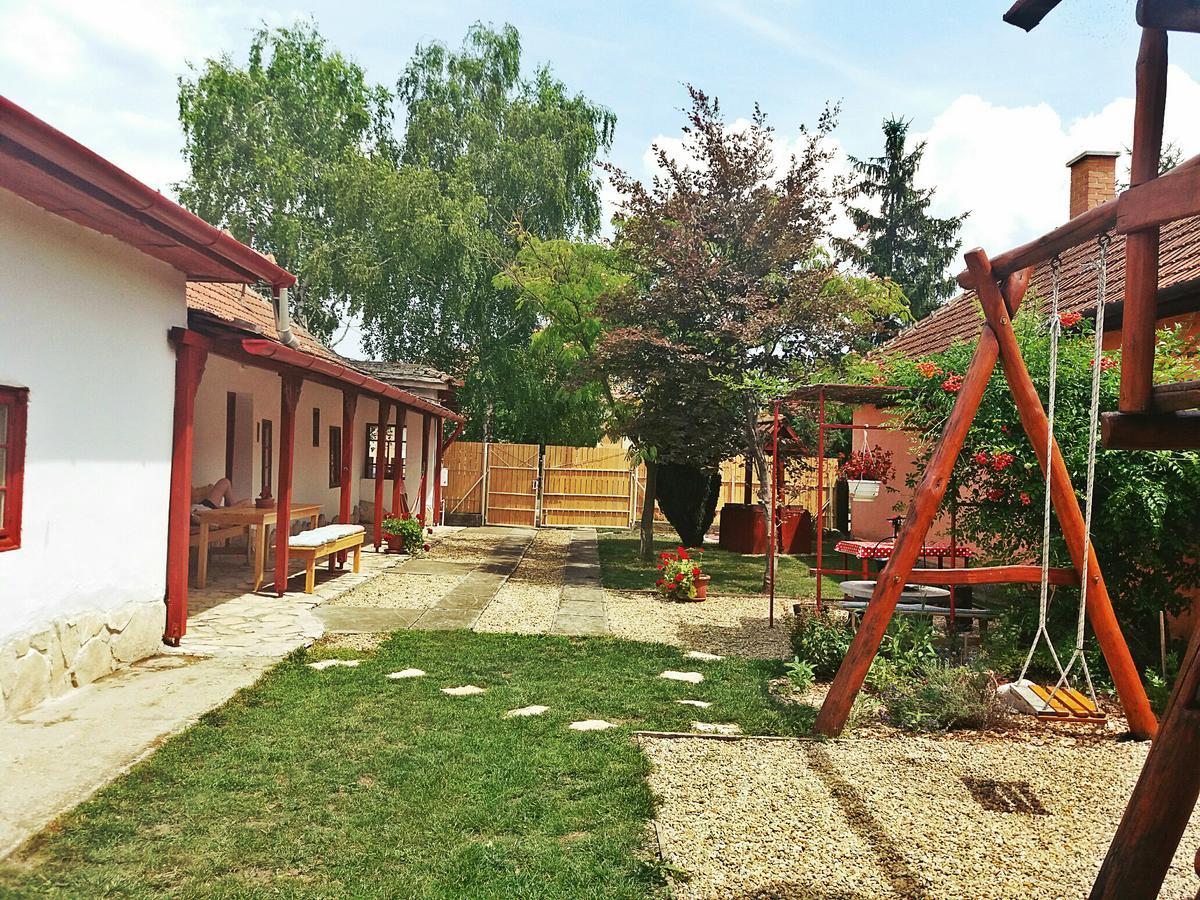 Arpad Nyaralohaz Villa Sarud Luaran gambar