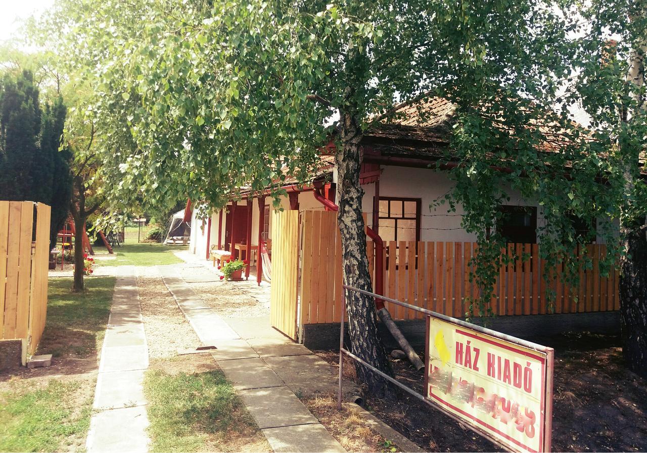 Arpad Nyaralohaz Villa Sarud Luaran gambar
